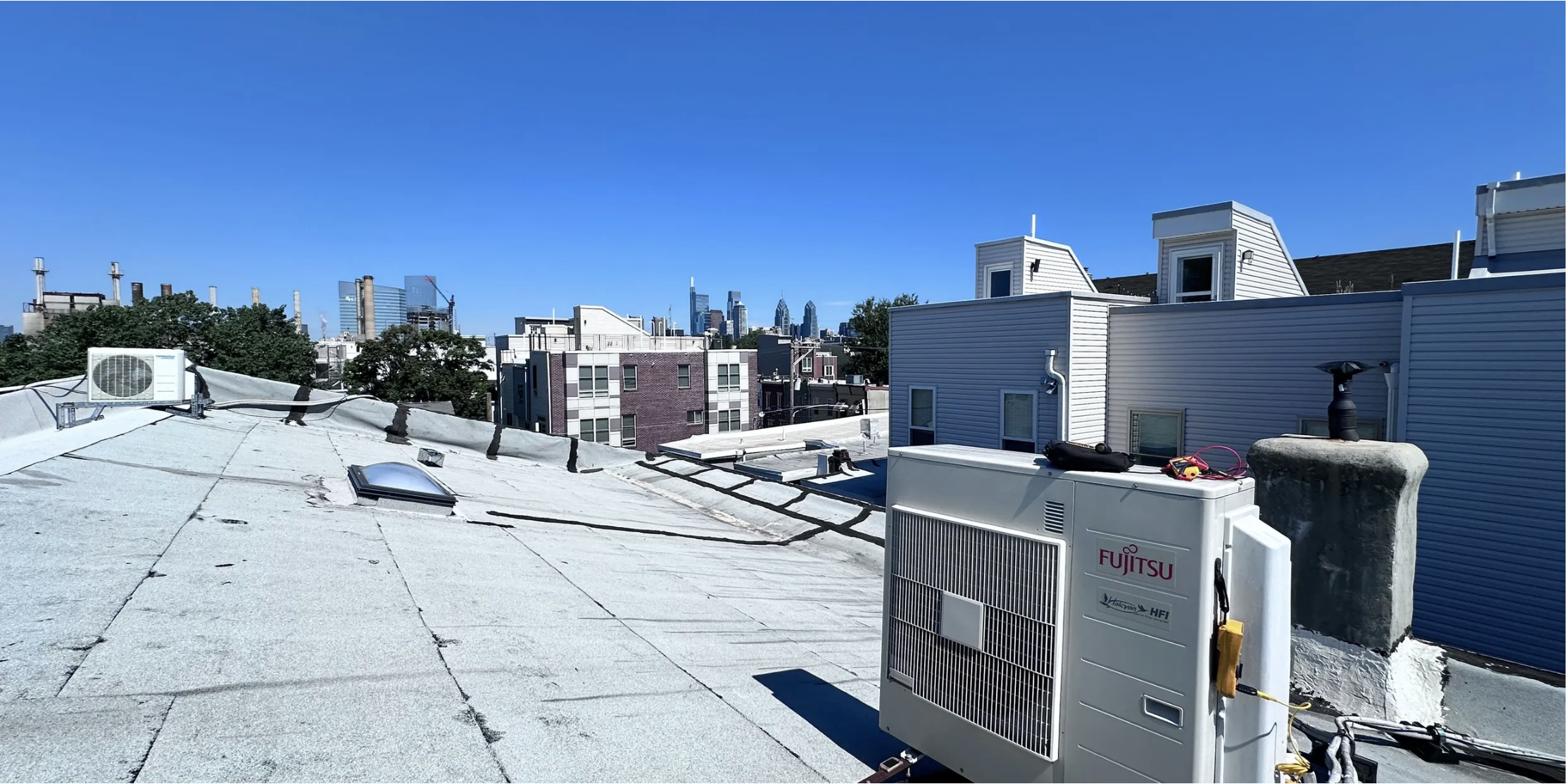 Fujitsu rooftop installation with Philadelphia skyline